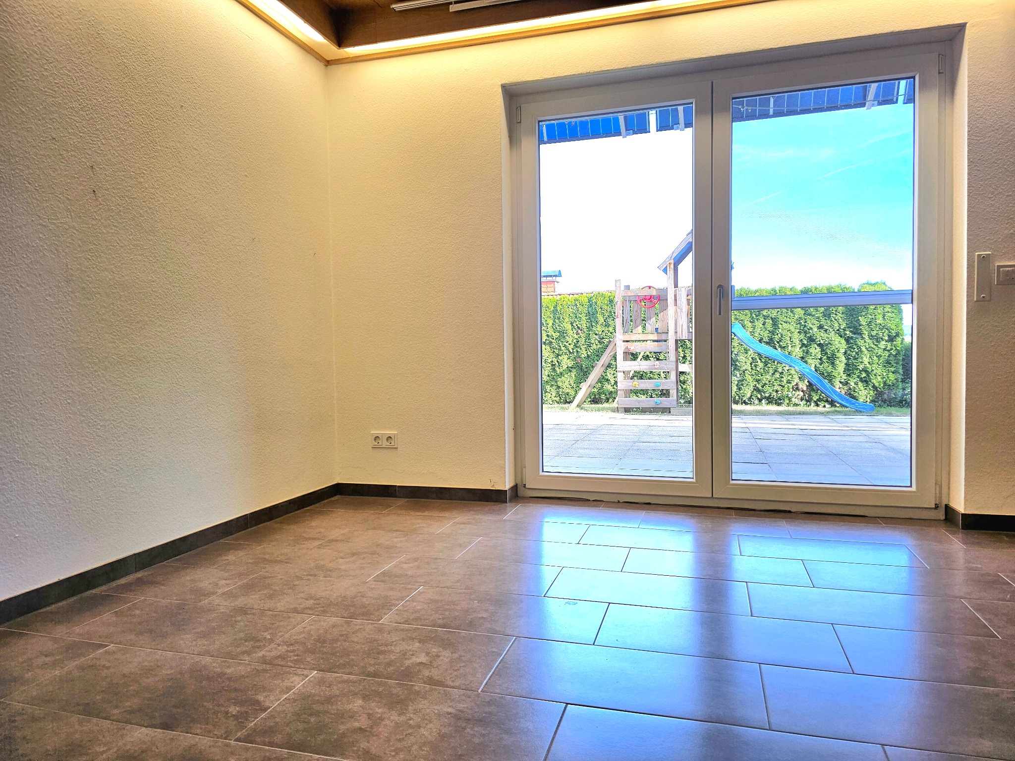Schlafzimmer mit Terrassenzugang UG